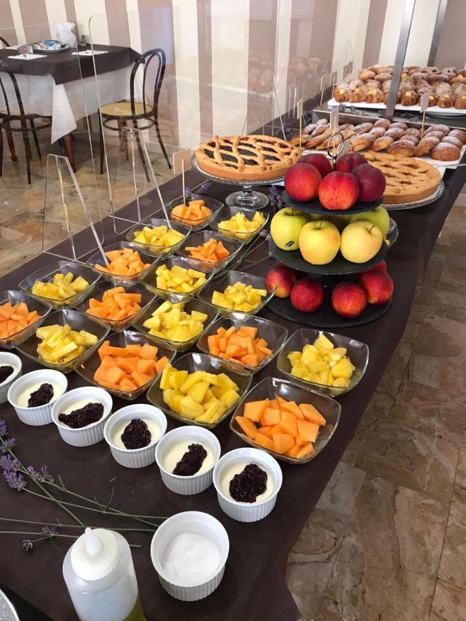 Hotel Giordo Ріміні Екстер'єр фото
