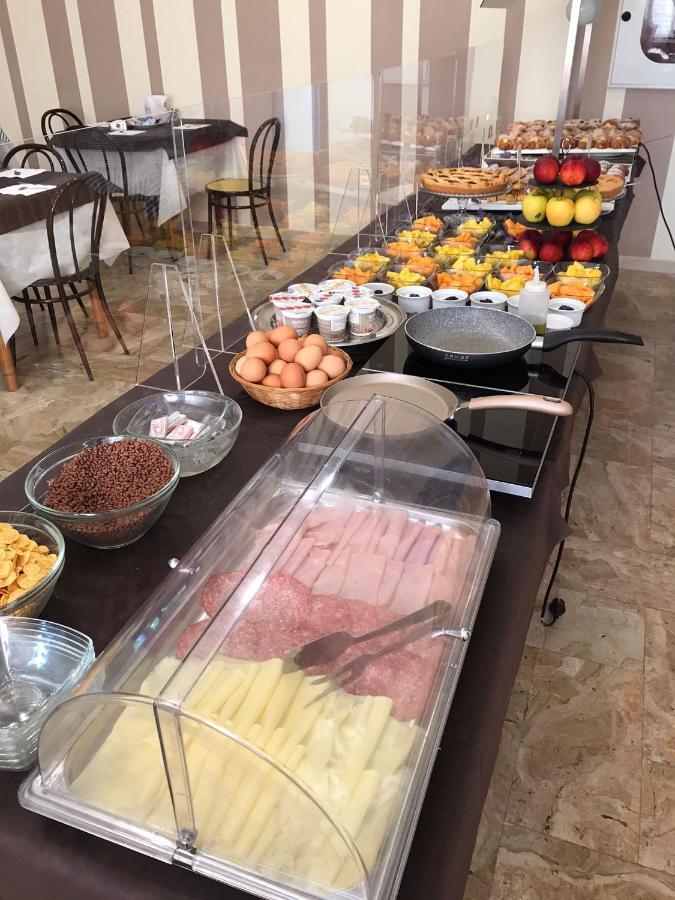 Hotel Giordo Ріміні Екстер'єр фото