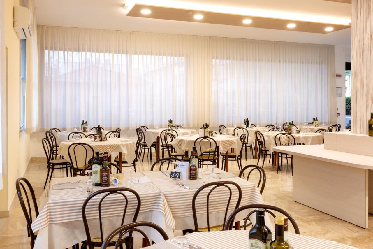 Hotel Giordo Ріміні Екстер'єр фото