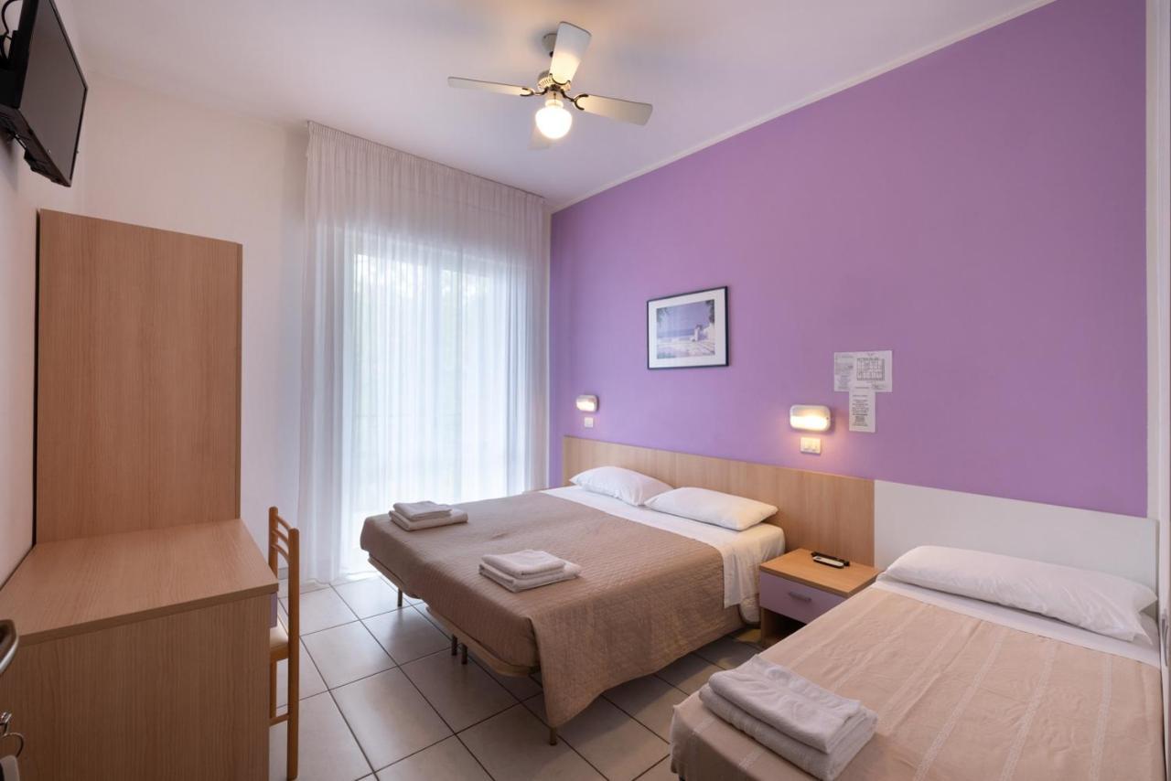 Hotel Giordo Ріміні Екстер'єр фото