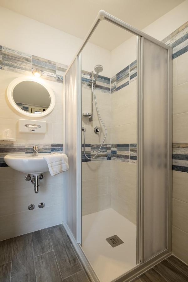 Hotel Giordo Ріміні Екстер'єр фото