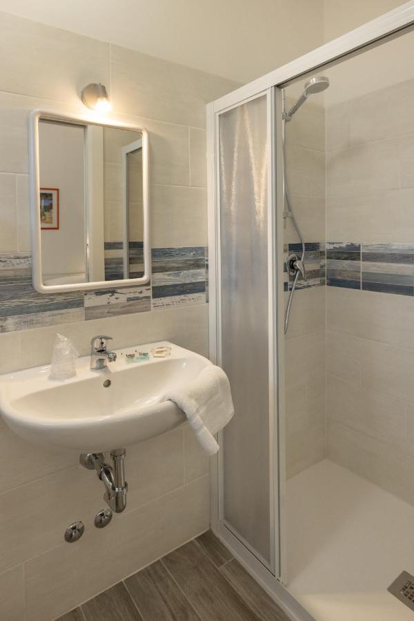 Hotel Giordo Ріміні Екстер'єр фото