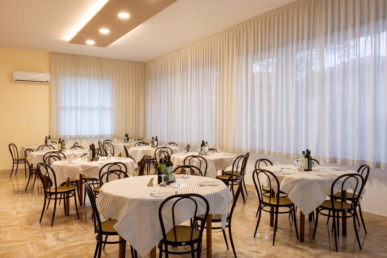 Hotel Giordo Ріміні Екстер'єр фото