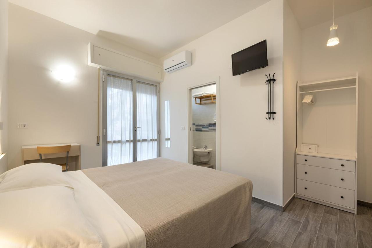 Hotel Giordo Ріміні Екстер'єр фото