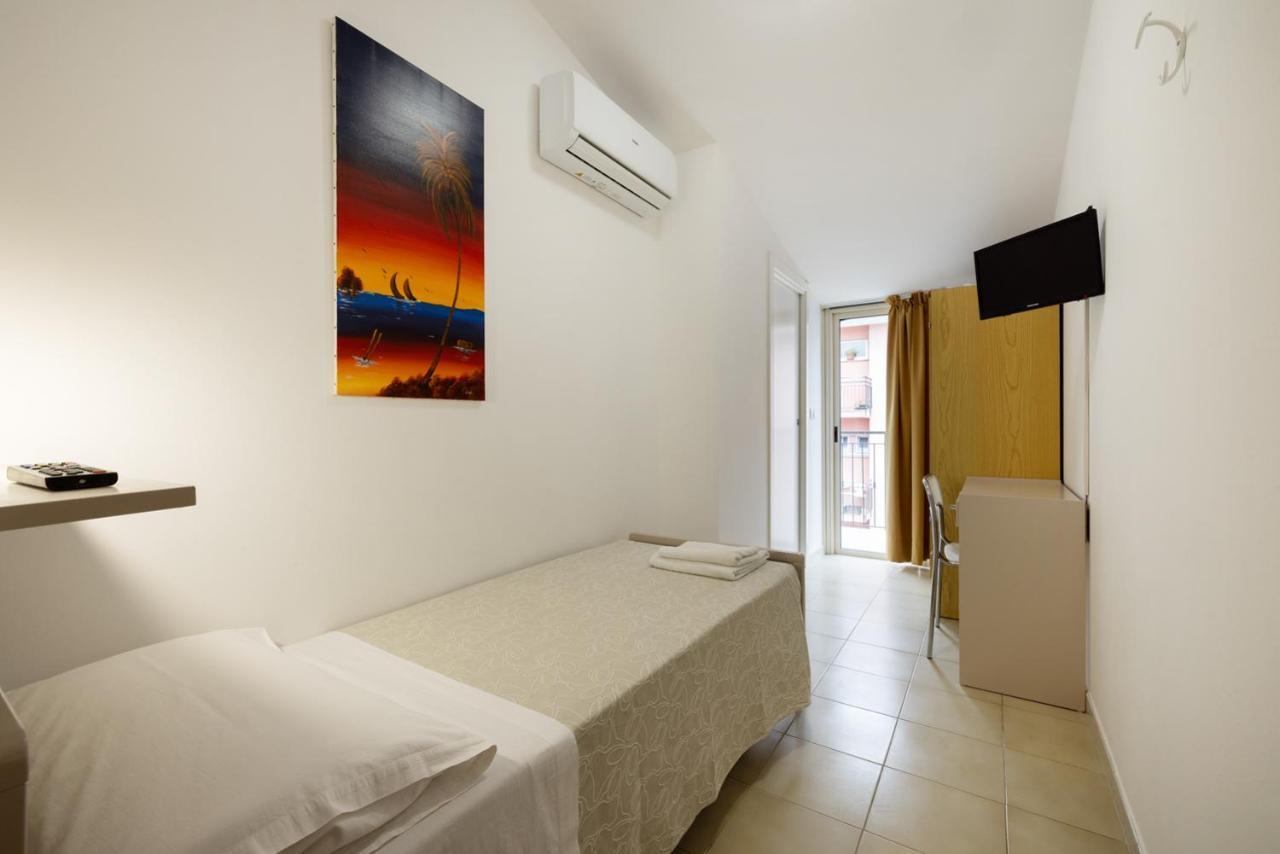 Hotel Giordo Ріміні Екстер'єр фото