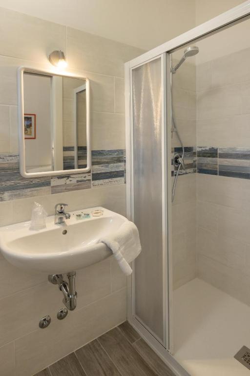 Hotel Giordo Ріміні Екстер'єр фото