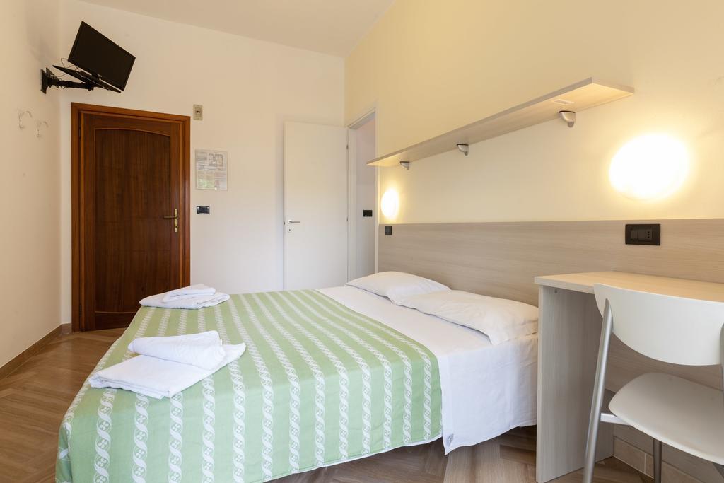 Hotel Giordo Ріміні Екстер'єр фото