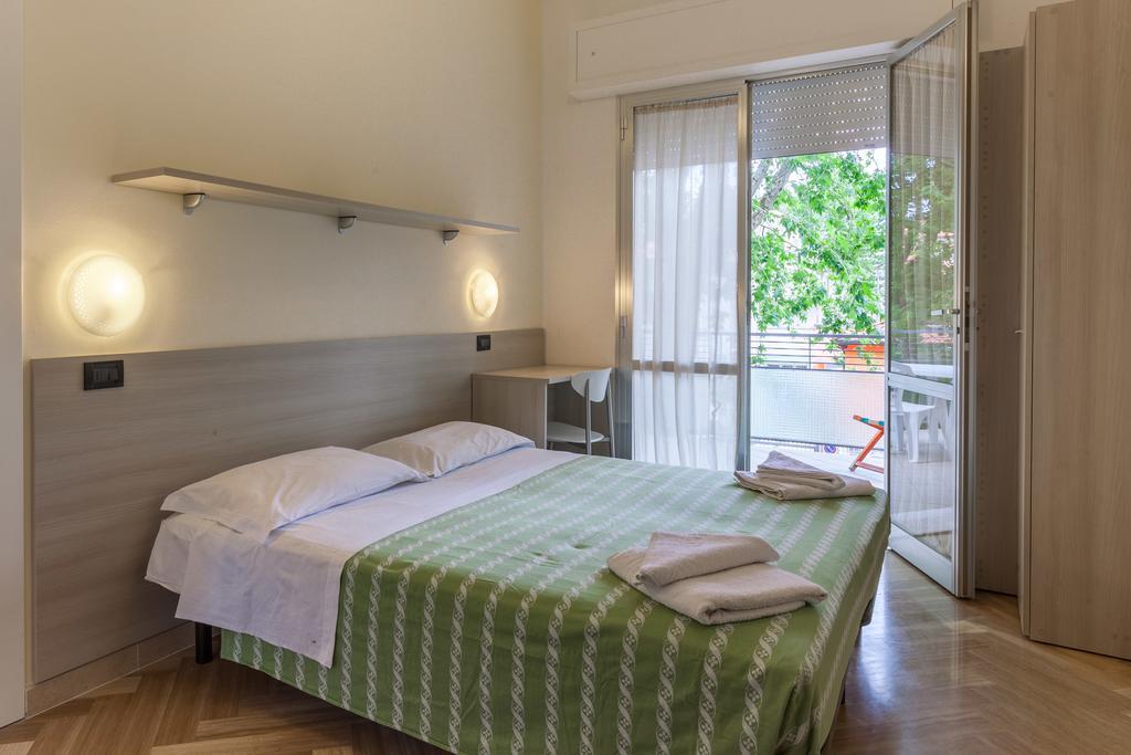 Hotel Giordo Ріміні Екстер'єр фото
